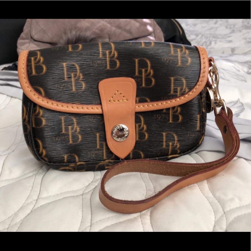 Dooney & Bourke wristlet
